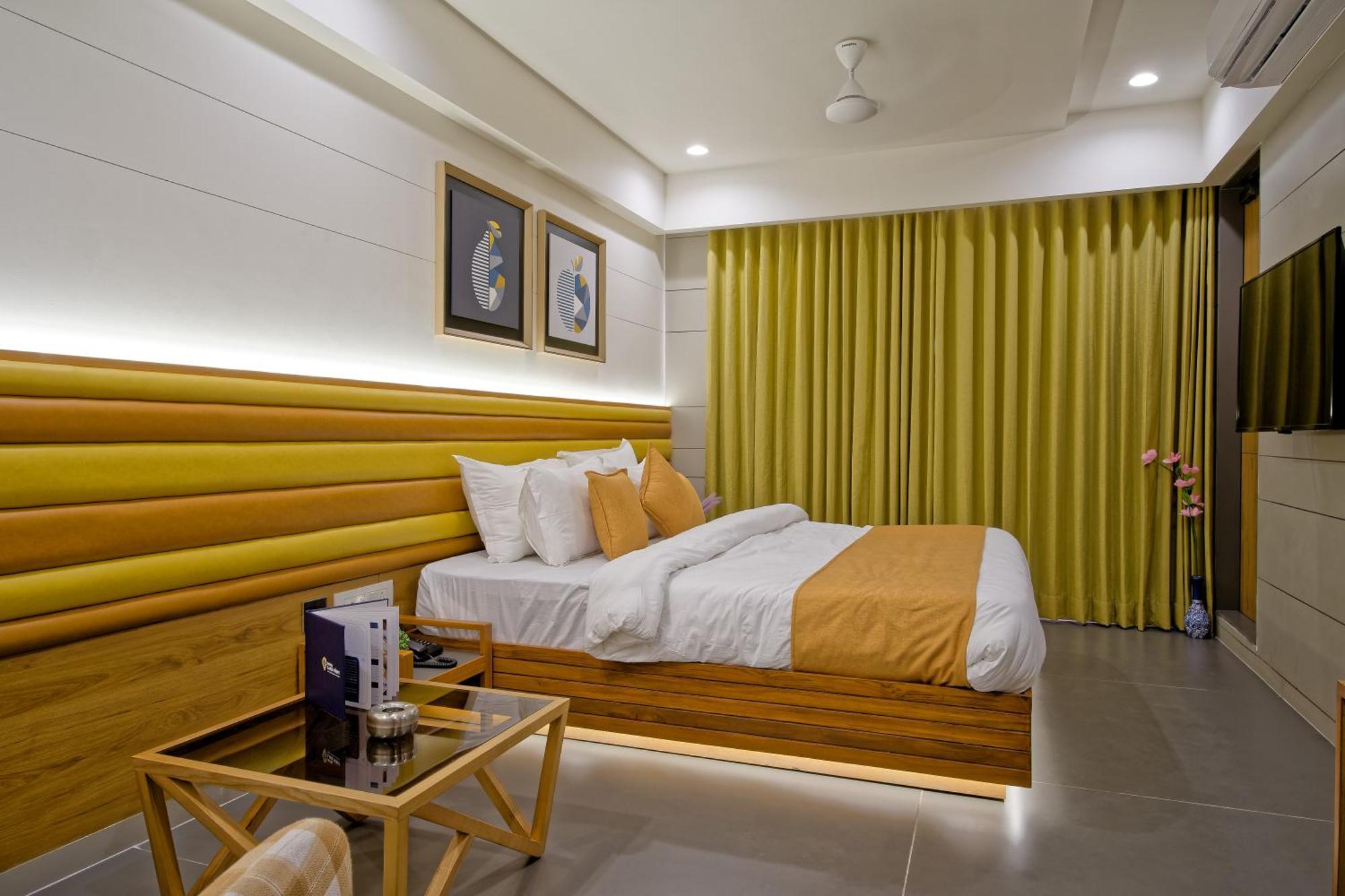 Hotel Lake Point Ahmedabad Exterior foto