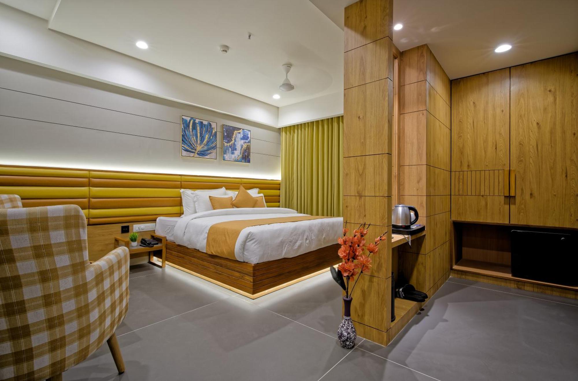 Hotel Lake Point Ahmedabad Exterior foto